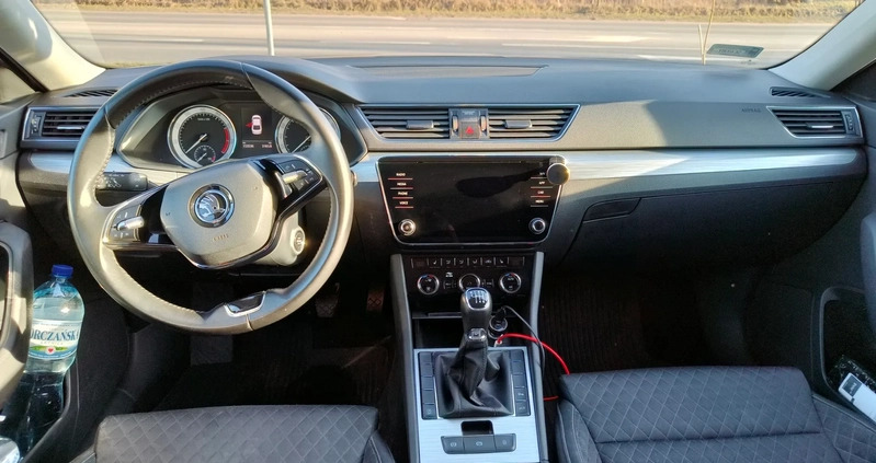 Skoda Superb cena 82500 przebieg: 155000, rok produkcji 2020 z Radzymin małe 16